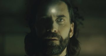 Come utilizzare la torcia in Alan Wake 2