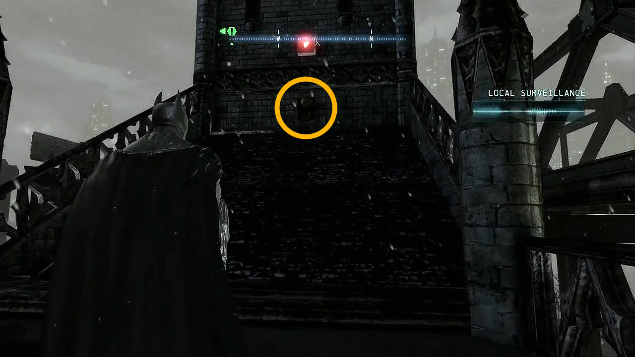 Guarda sul retro della chiesa per trovare questa targa Pinkney in Batman: Arkham Origins. 