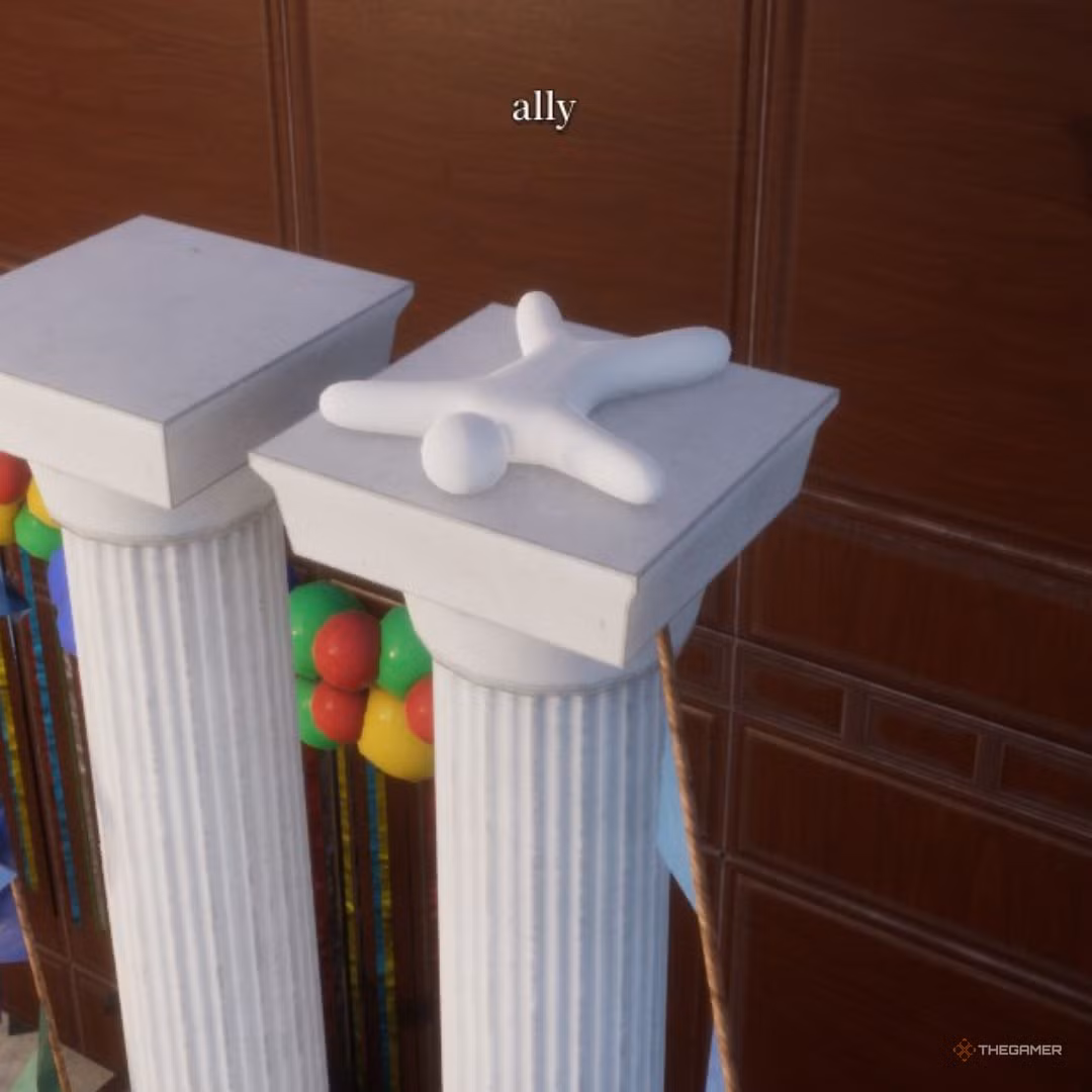 Nascondersi sopra le colonne della sala principale