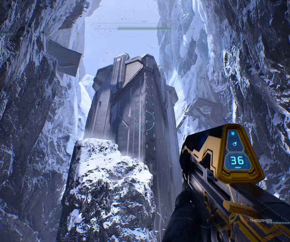 Struttura metallica in un canyon innevato, ambientazione di Assault on the Control Room